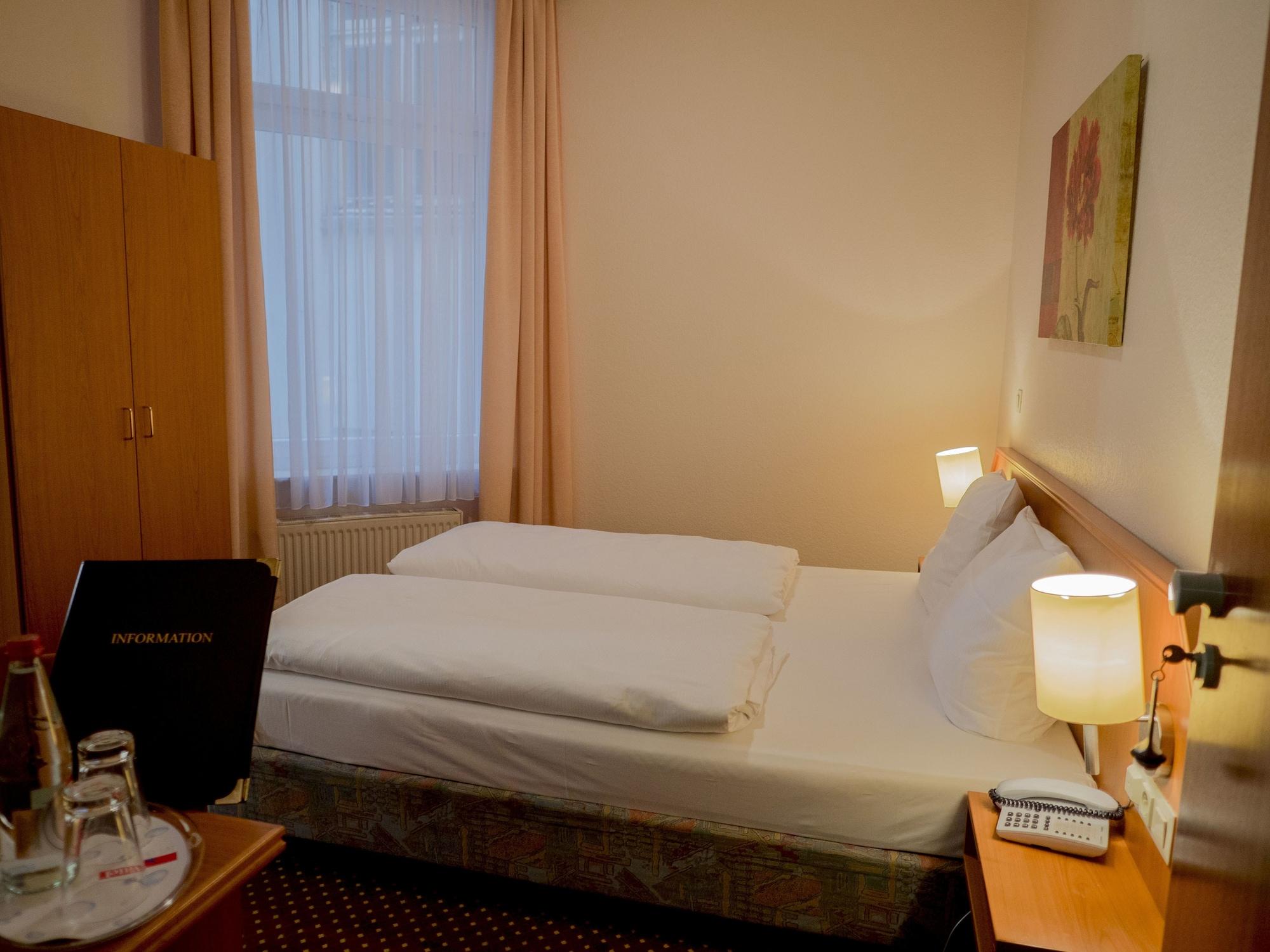 Hotel Lumen Am Hauptbahnhof Hamburg-Harburg Exteriör bild