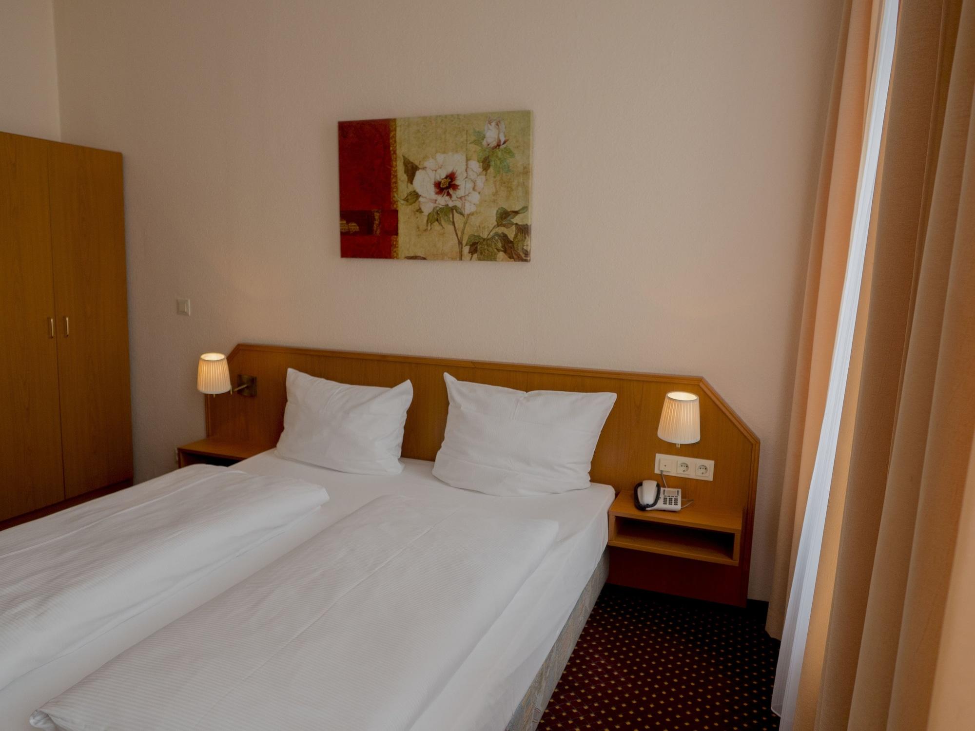Hotel Lumen Am Hauptbahnhof Hamburg-Harburg Exteriör bild