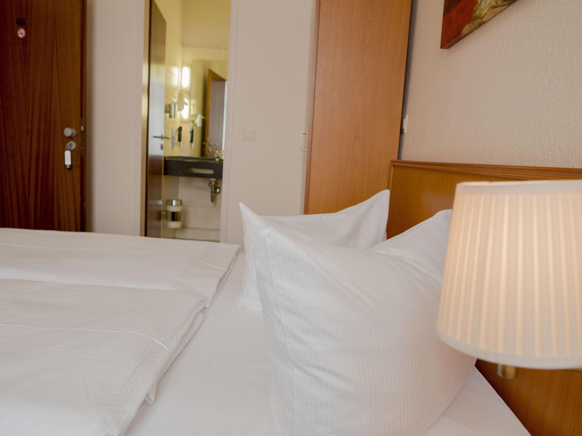 Hotel Lumen Am Hauptbahnhof Hamburg-Harburg Exteriör bild