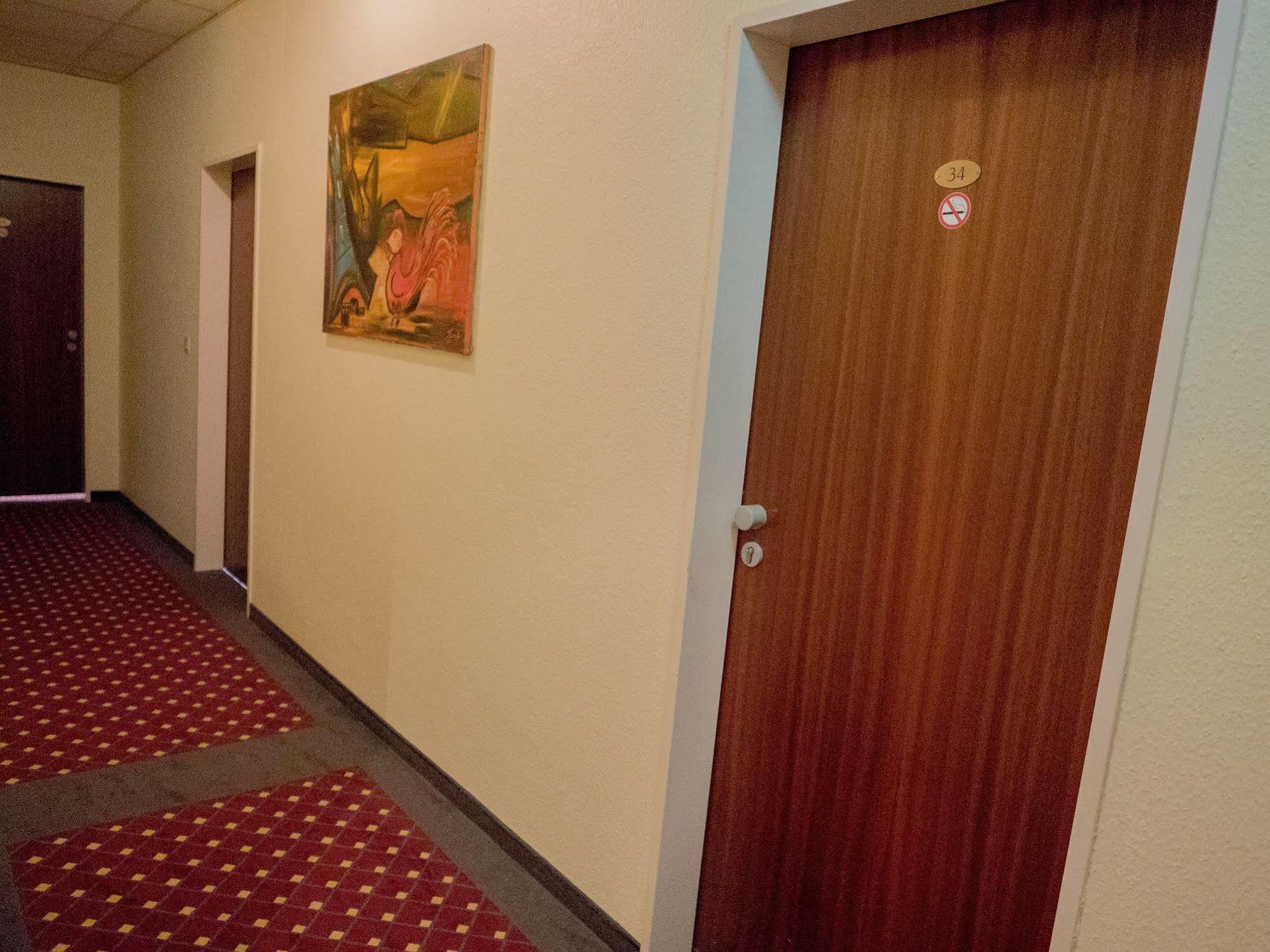Hotel Lumen Am Hauptbahnhof Hamburg-Harburg Exteriör bild
