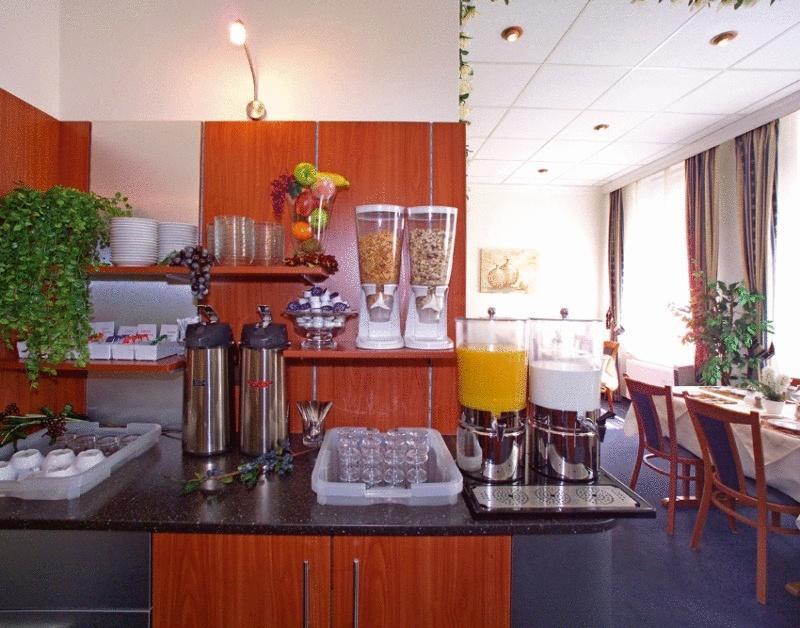 Hotel Lumen Am Hauptbahnhof Hamburg-Harburg Restaurang bild